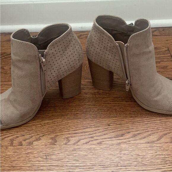 Suede Peep Toe Zipper Heels size 7.5 - Picture 5 of 7